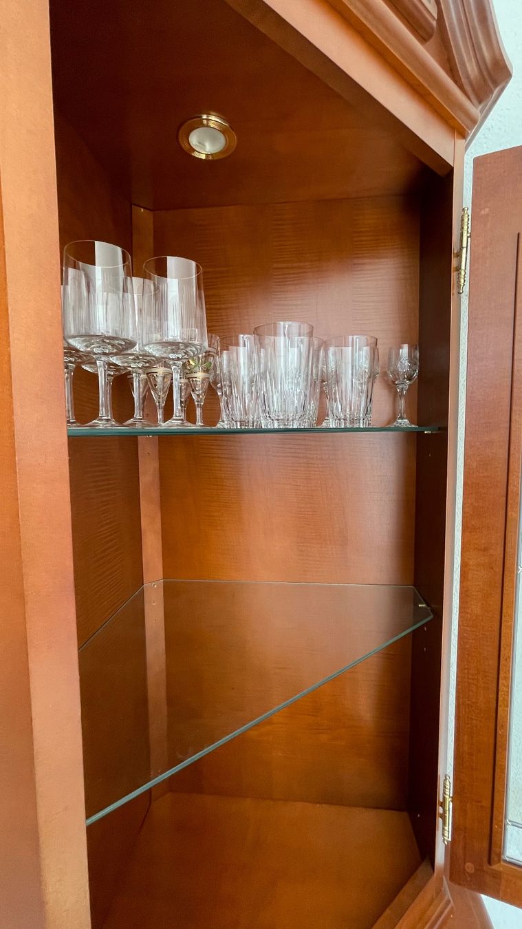 Vitrinen: Klassische Eckvitrine mit Beleuchtung – Kirschbaum – Gebraucht aus Wettswil von MoeLu 6