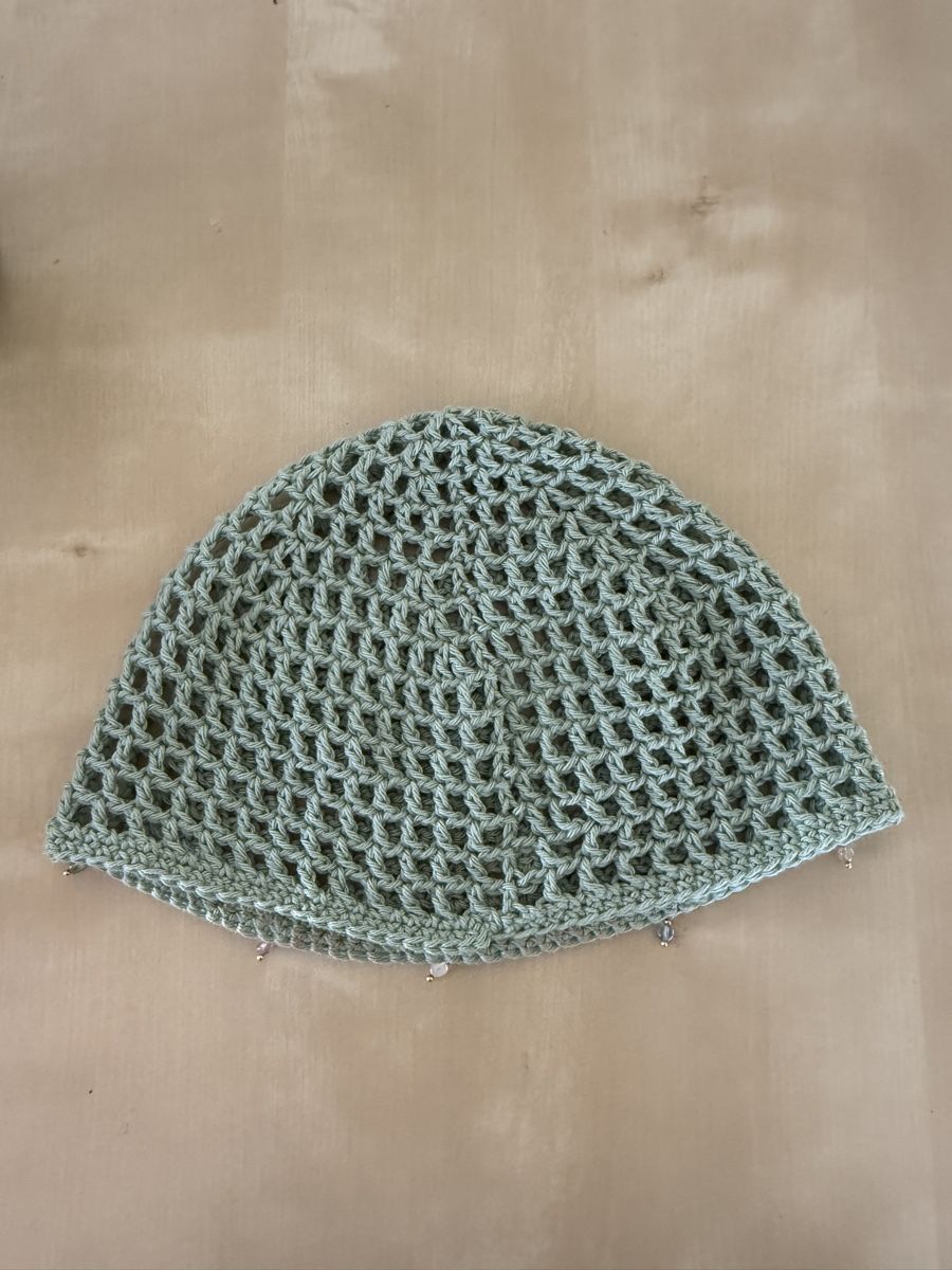 Chapeaux, bonnets & casquettes: CHAPEAU / BONNET CROCHETÉ VERT SAUGE – Neuf (Voir description) à Gland par adelaide_4 1