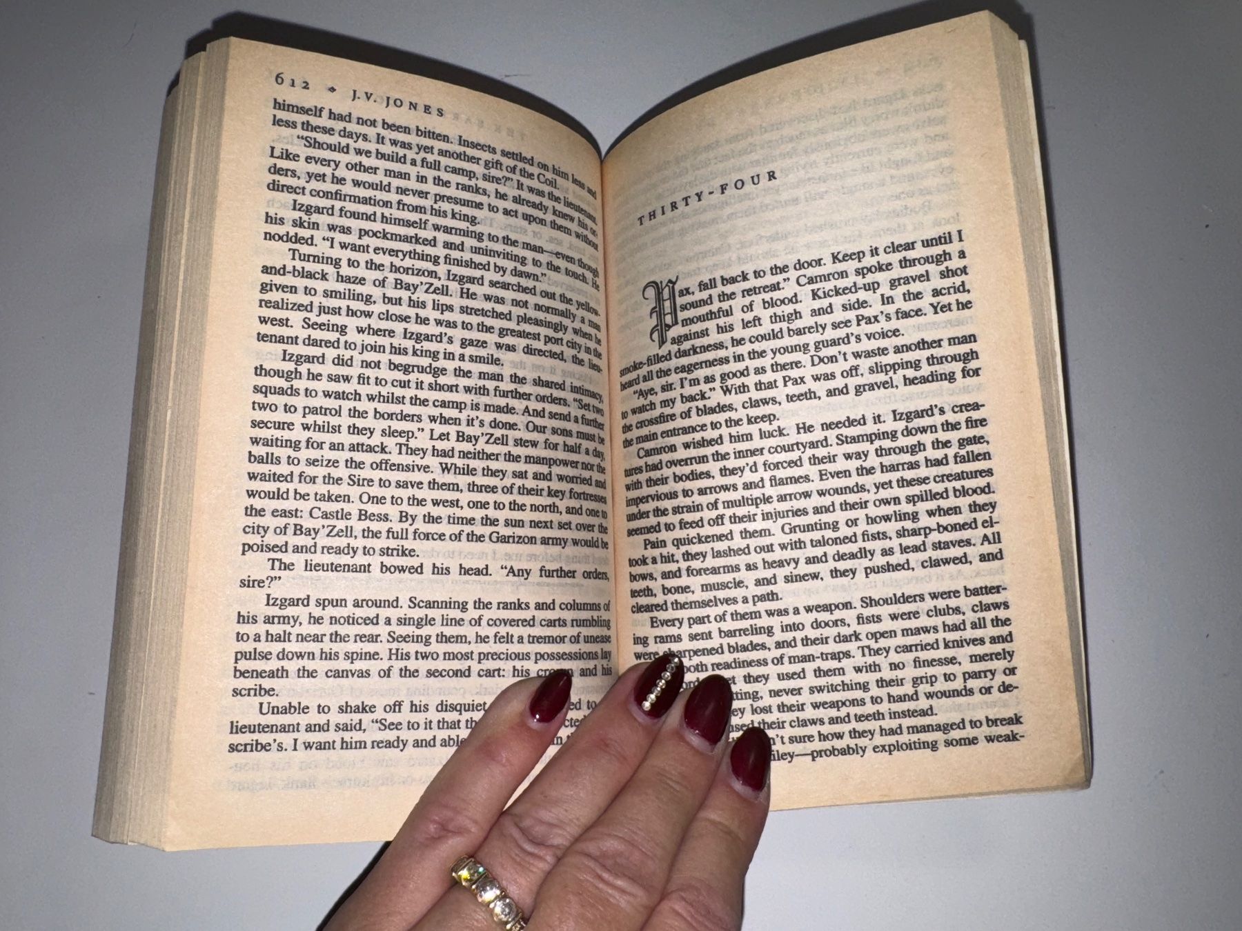 Libri: NOVEL: J. V. Jones, The barbed Coll – Usato da Grosswangen venduto da English_books 8