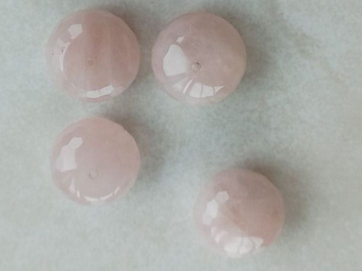 Pietre preziose: 4Stk. Rosenquarz Steine mit Loch. – Nuovo e nell'imballaggio originale da Winistorf venduto da acreativ2 1