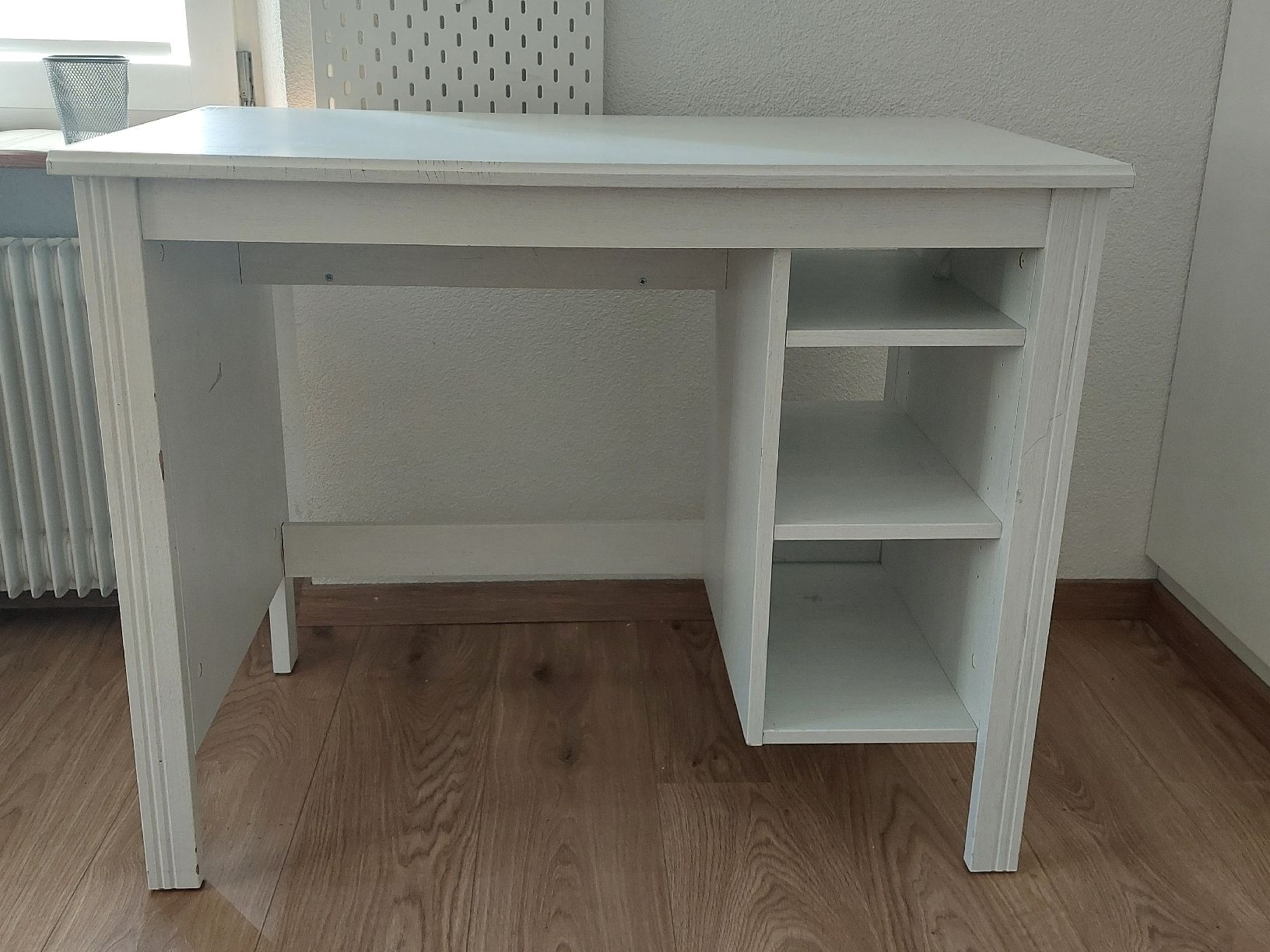Ikea Schreibtische: Schreibtisch weiss mit Fächern gebrauchter Zustand – Gebraucht aus Stallikon von Chacana