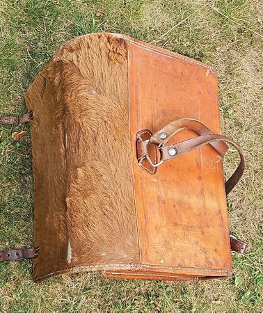 sgeräumiger Schulrucksack, antik. Kuhfell, Lederll.