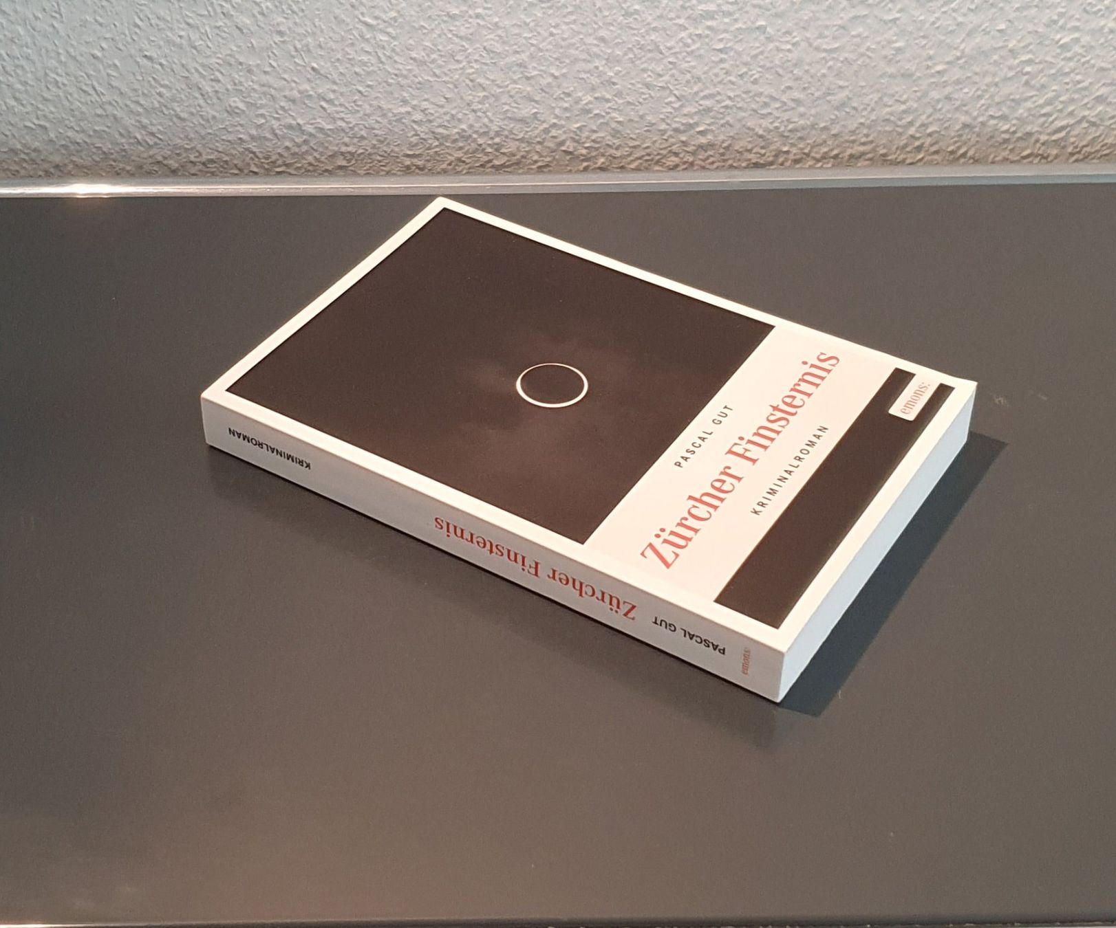Livres: Zürcher Finsternis von Pascal Gut – D'occasion à Dübendorf par Povo 2