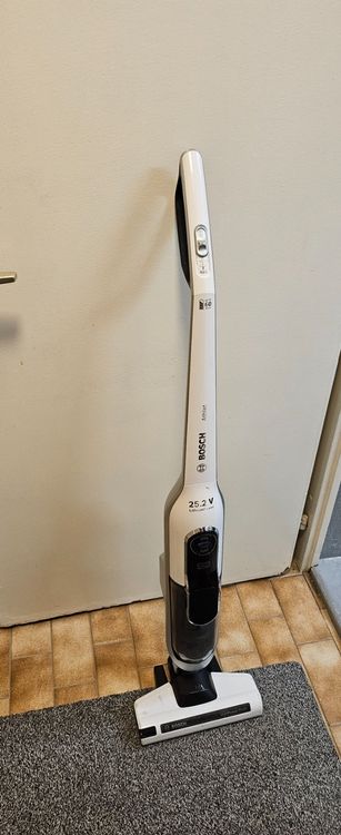 Aspirateur balai BOSCH BBH3ZOO28
