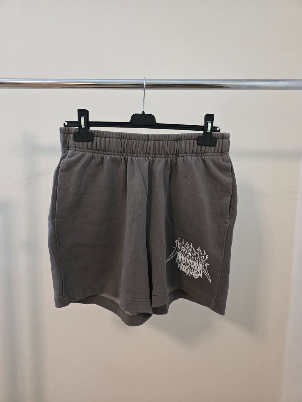 Pantaloni: Sweatshorts Any Means Necessary – Nuovo (secondo la descrizione) da Rothenfluh venduto da sel_j856