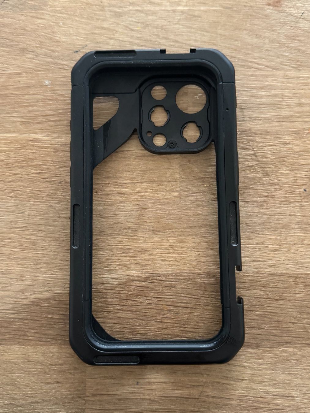 Covers & Schutzfolien: SmallRig iPhone 15 Pro Halterung mit 2 Halterungen – Gebraucht aus Zürich von Scharl95 1