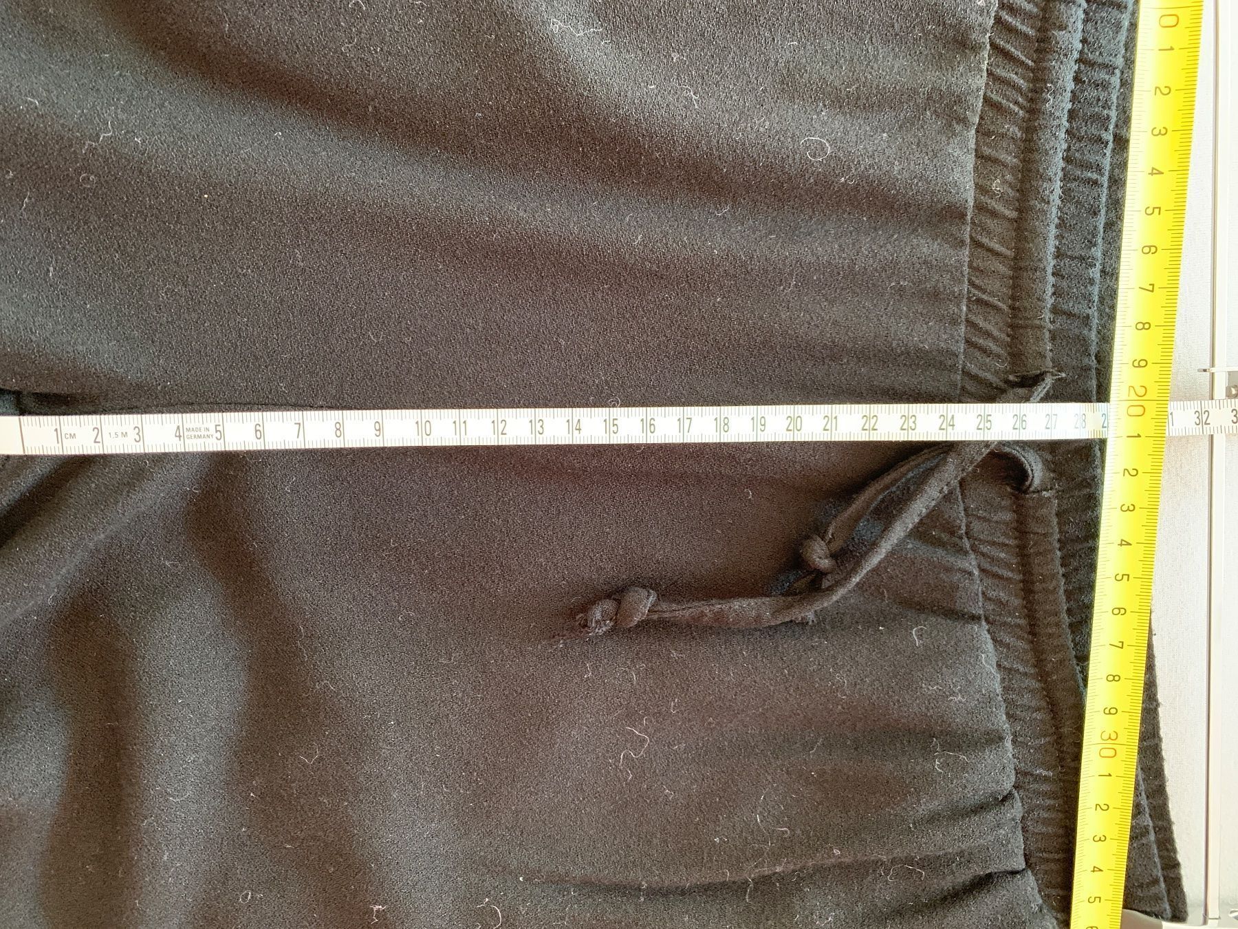 Pantaloni: schwarze Hose mit Pailletten – Usato da Hölstein venduto da dia_7d6n 6