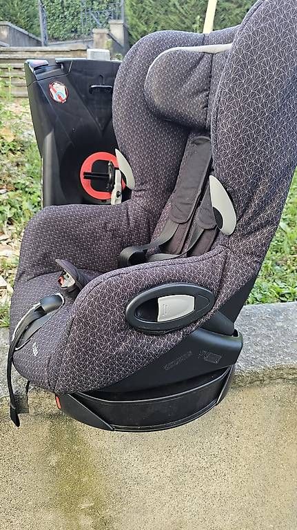 Seggiolini per auto: Siège auto Bébé- 9 à 18 kg – Usato da Pully venduto da bul_9jvj