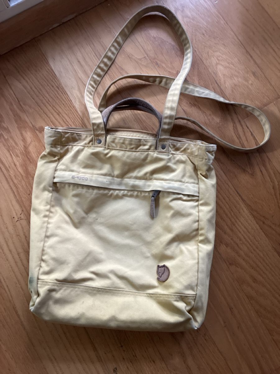 Fjällräven Taschen: Fjällräven Totepack gelb mit Flecken   – Gebraucht aus Urtenen-Schönbühl von Evilette