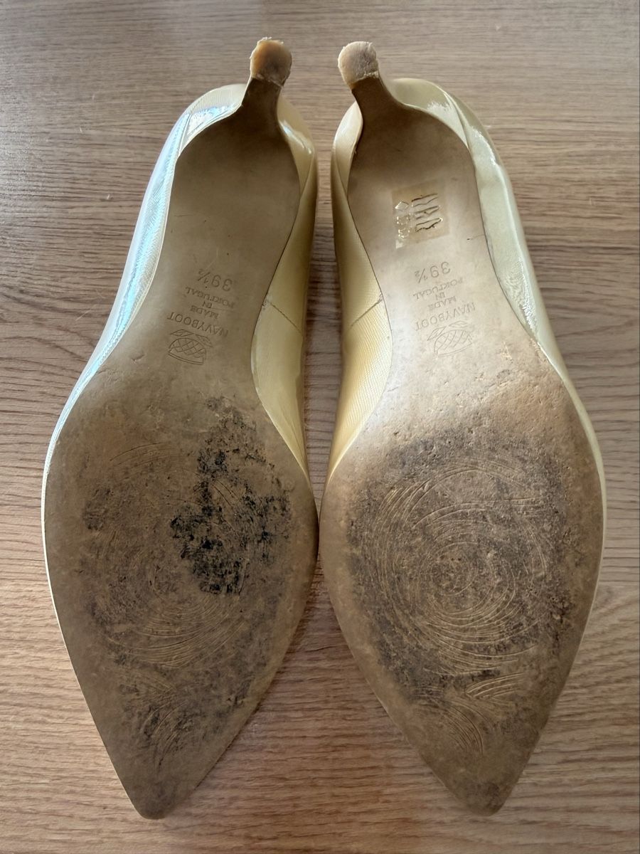 Navyboot Chaussures femmes: Navyboot Pumps Lackleder beige Grösse 39.5 – D'occasion à Gisikon par lila.libelle 3
