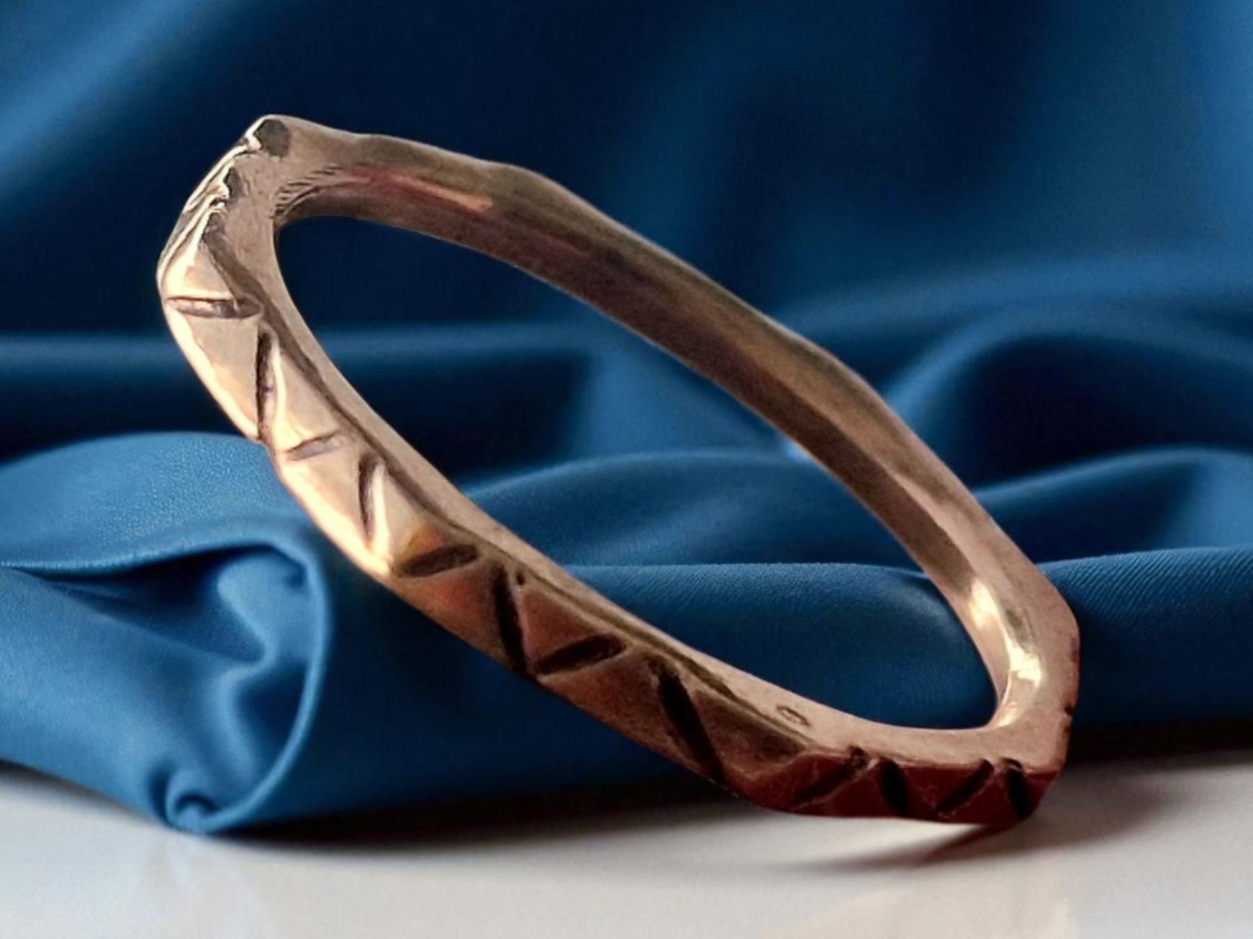 Anelli: Schmaler Achteck-Ring, Bronze geschnitzt, Grösse 55 – Nuovo e nell'imballaggio originale da Aarau venduto da Schmuckhoehle_MD 5