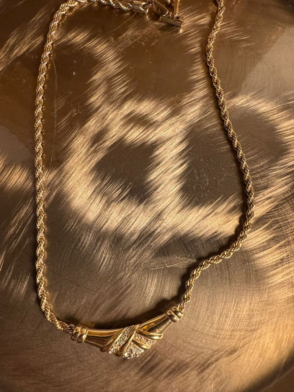 Givenchy Catenine: Givenchy Vintage Halskette Goldfarben Strass – Usato da Winterthur venduto da Dejv 1