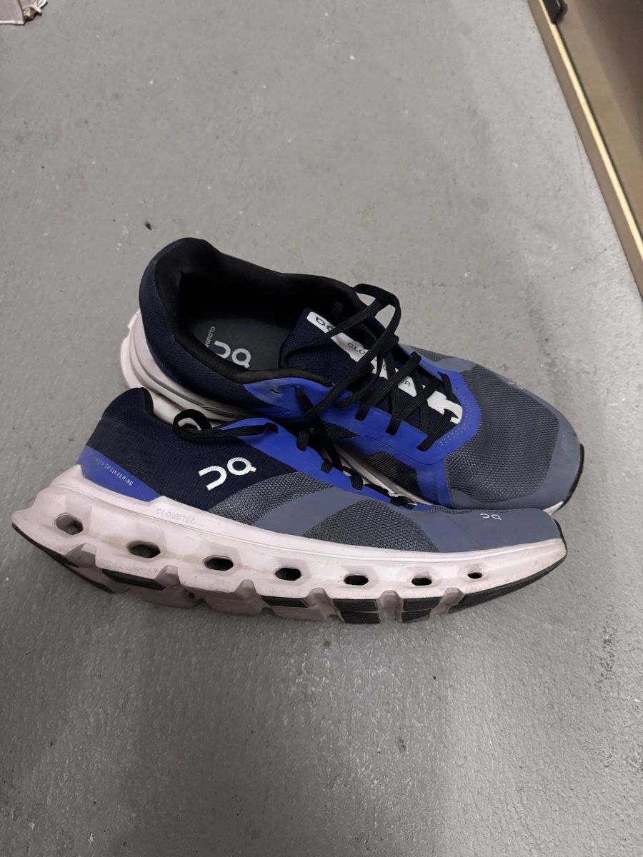 On Chaussures hommes: ON Cloudrunner Gr. 42 – D'occasion à Esslingen par Ursr1 1