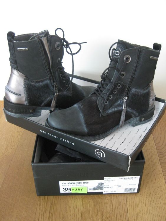 Bugatti Damen 435-amg31 Stiefelette – Mit Blockabsatz, Lackierter Oberfläche & Metallnieten, Für Einen Stylischen Look