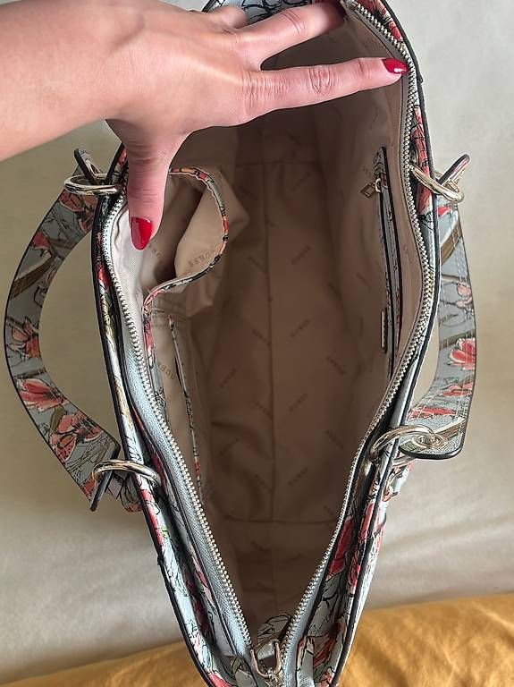 Guess Borse da donna: Sac Guess NEUF – Nuovo e nell'imballaggio originale da Cossonay-Ville venduto da ale_k9mh 3