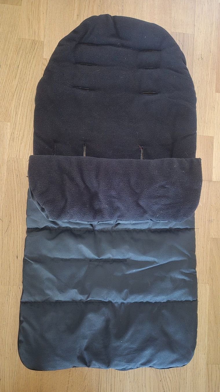 Sacchi a pelo: Kinderwagen Fusssack schwarz – Usato da Pratteln venduto da chihuahua1988 1