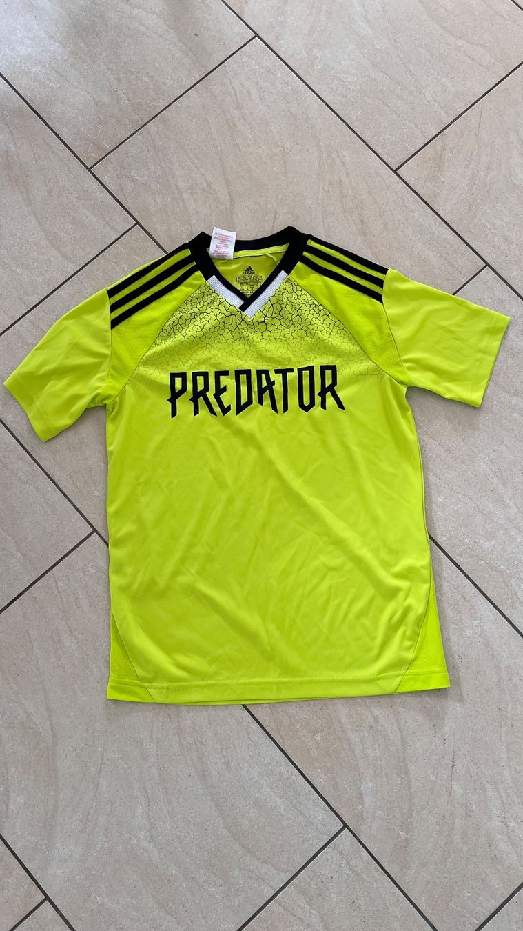 Hemden, T-Shirts & Polos: T-Shirt Junge Sport – Gebraucht aus Volketswil von markiza01