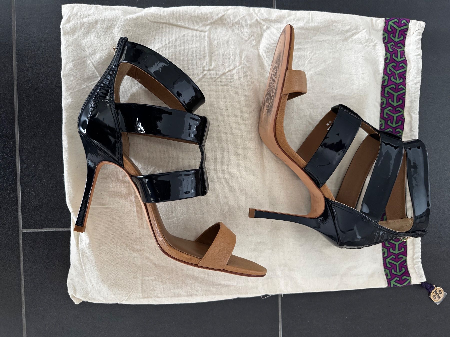 Tory Burch Scarpe da donna: Tory Burch Sandalen, Leder Lack Optik, Grösse 40 – Usato da Steinhausen venduto da Cgnzug 3