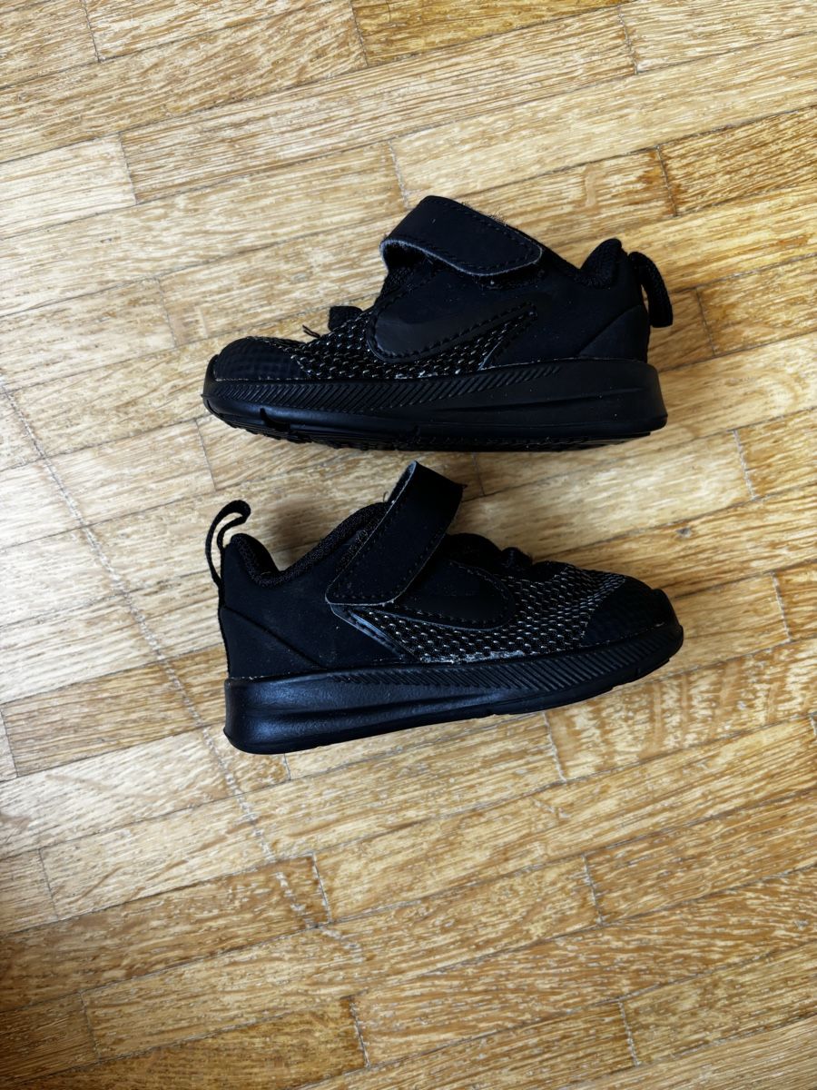 Nike Scarpe per ragazzi: Lot de Chaussures enfant Nike – Usato da La Chaux-de-Fonds venduto da Elora237 1