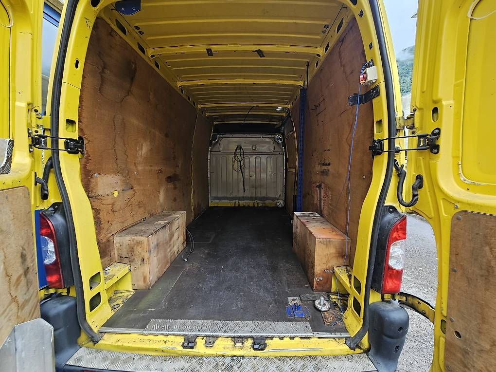 Véhicules utilitaires: Renault Master T35 2.5 DCi – D'occasion à Mezzovico par Eurocarsa 7
