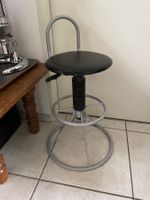Tabouret Pivotant en Métal Siège Cuir