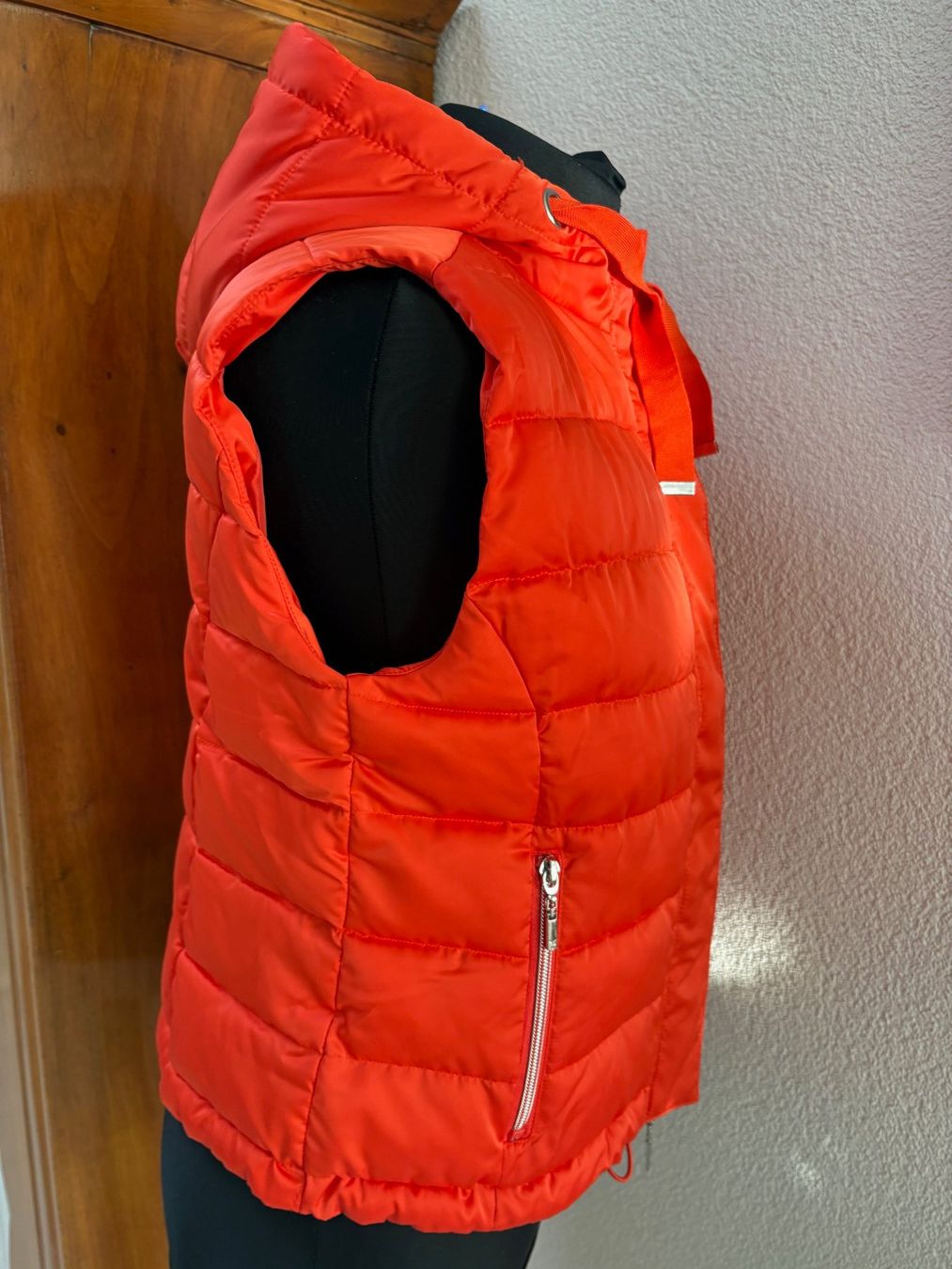 Monari Gilet & Giacche senza maniche: Gilet, orange Gr. M mit Kapuze – Nuovo (secondo la descrizione) da Glattpark (Opfikon) venduto da Pangie 2
