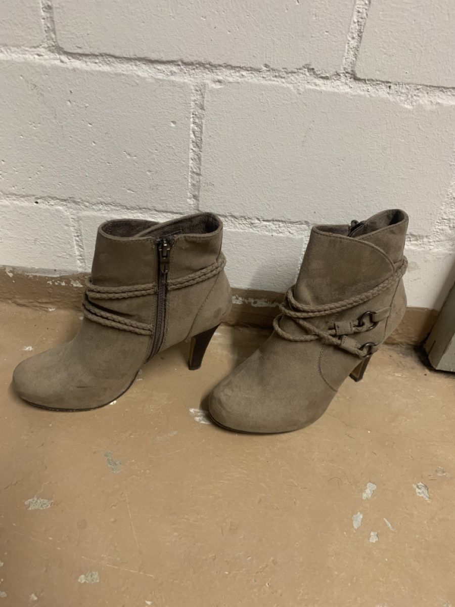 Tamaris Scarpe da donna: Stiefeletten von Tamaris Grösse 38 – Usato da Möhlin venduto da dpcom9 1