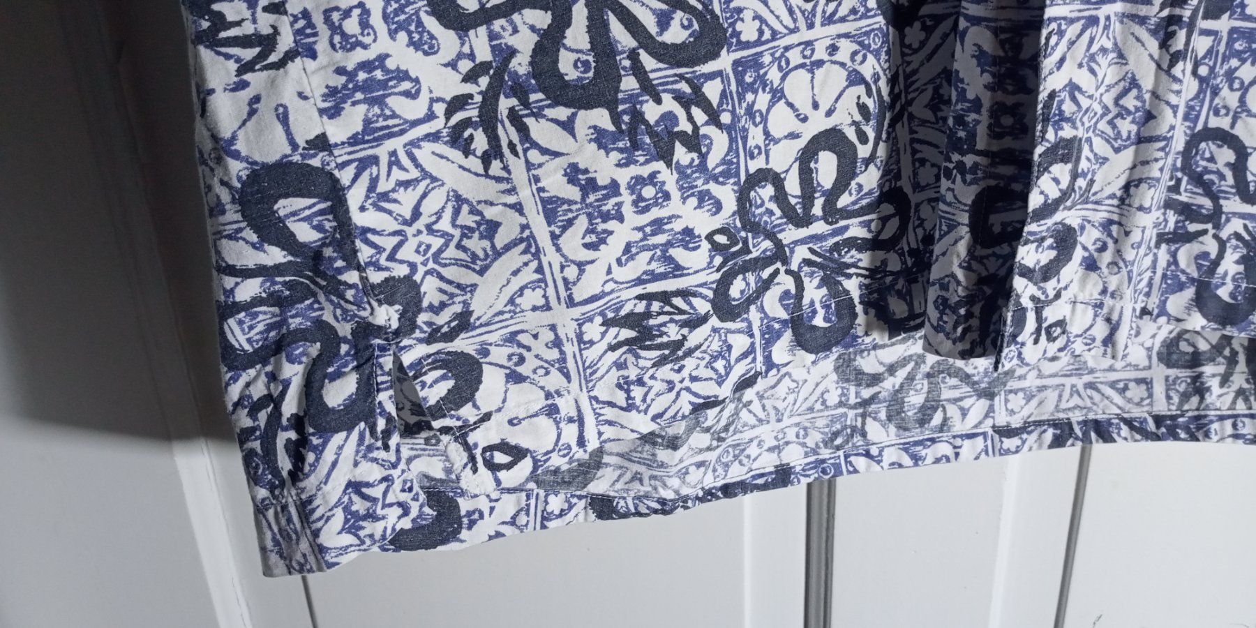 Camicie: Kurzarm Herren Hemd mit blauem Muster Grösse M – Usato da st.gallen venduto da Strubili 3