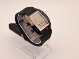 Neuwertige Digitale Uhr (läuft, Garantie)