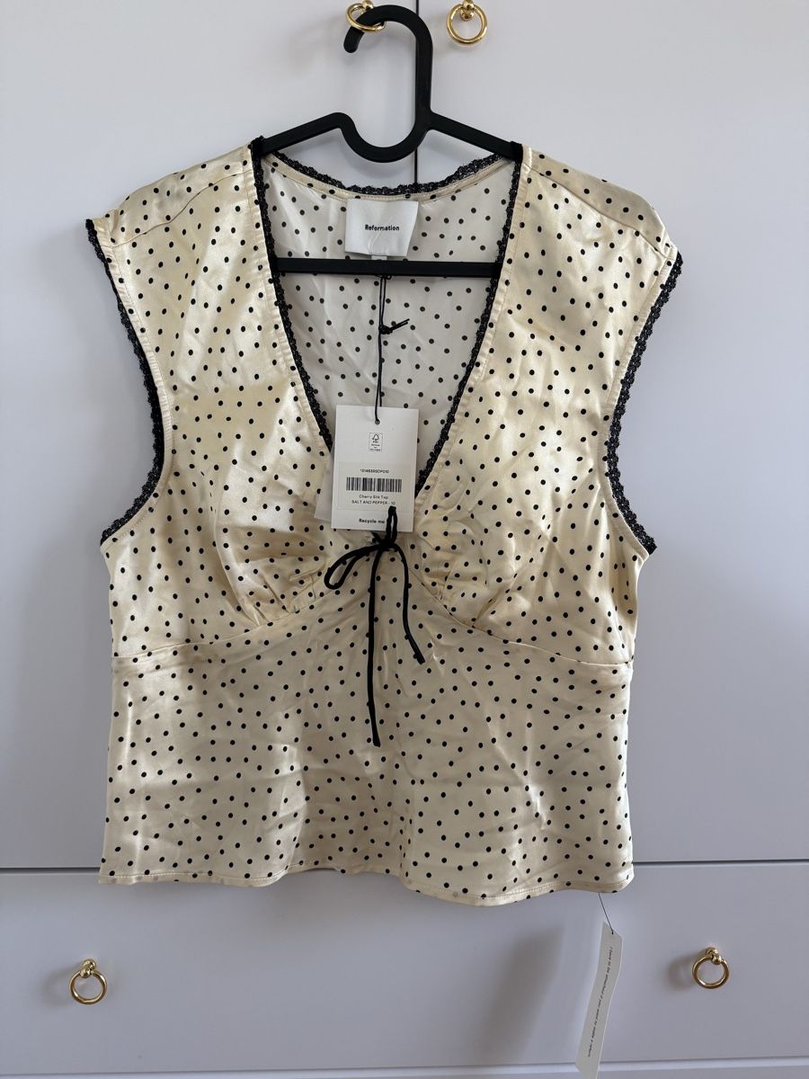 Reformation Top: Reformation Cherry Silk top – Nuovo e nell'imballaggio originale da Zürich venduto da cha_pk9g