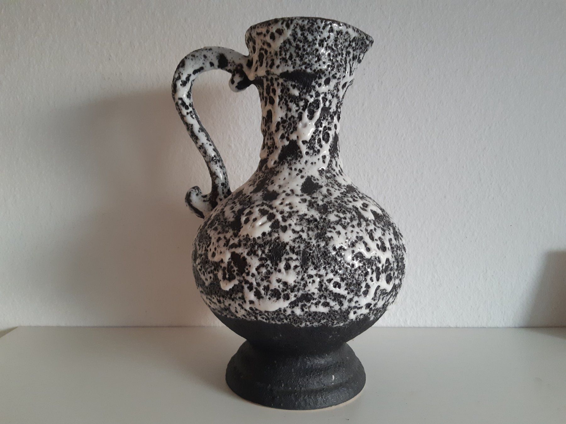 Vasi & Recipienti: Vintage Krug / Vase weiss/schwarz – Nuovo (secondo la descrizione) da Greifensee venduto da Foxglove