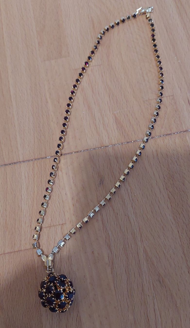 Catenine: Collier avec boule sertie de grenats – Usato da Tschugg venduto da Cob56 1