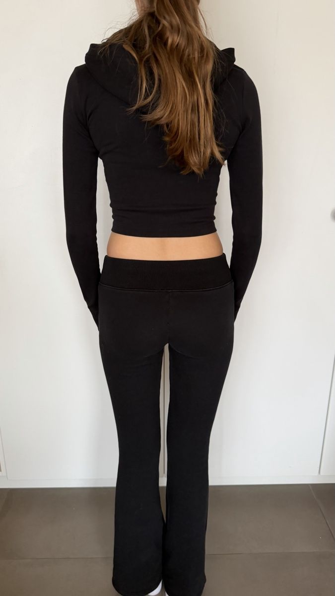 Bershka Pullover & Sweatshirts: BERSHKA jaquette courte  – Gebraucht aus Bottens von lal_plz7 2