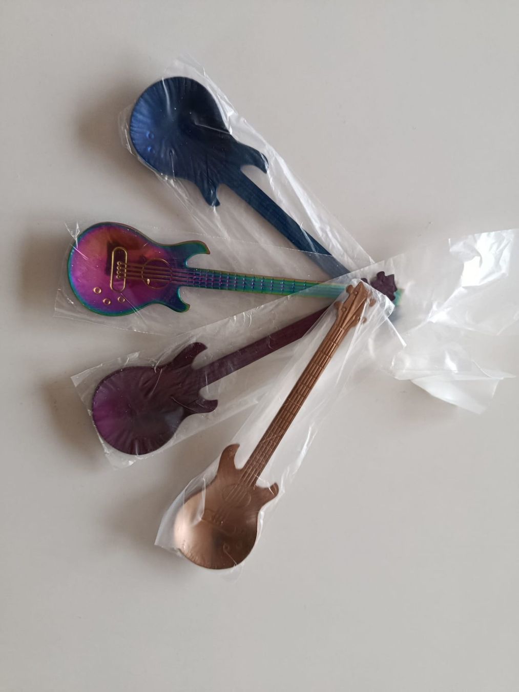 Cucchiai: 4 Kaffeelöffel in Gitarrenform – Nuovo e nell'imballaggio originale da Olten venduto da J.Gr 1