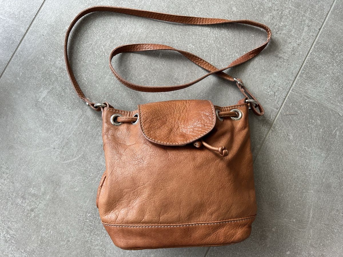 Taschen für Damen: HERZIGES LEDER - UMHÄNGETÄSCHLI NEU & WEICH – Neu (gemäss Beschreibung) aus Nidfurn von cejeisda