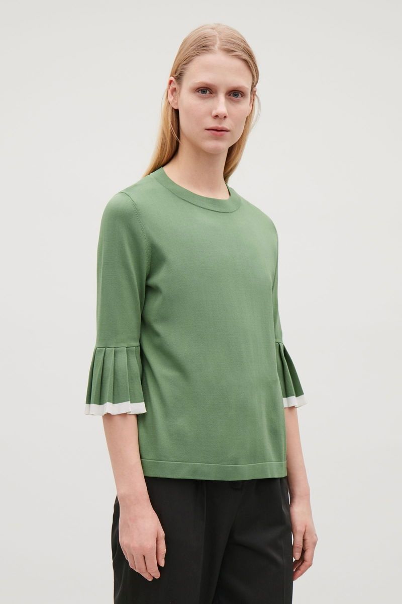 Cos Top: COS Pullover grün mit Plisseearmeln Grösse M – Usato da Siebnen venduto da koschitoschi