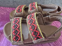 UGG Sandalen braun bestickt Grösse 36 neu