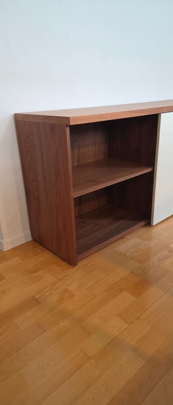 Cassettiere: Sideboard Nussbaum mit Schiebetüren – Usato da Niederteufen venduto da Christian913 1