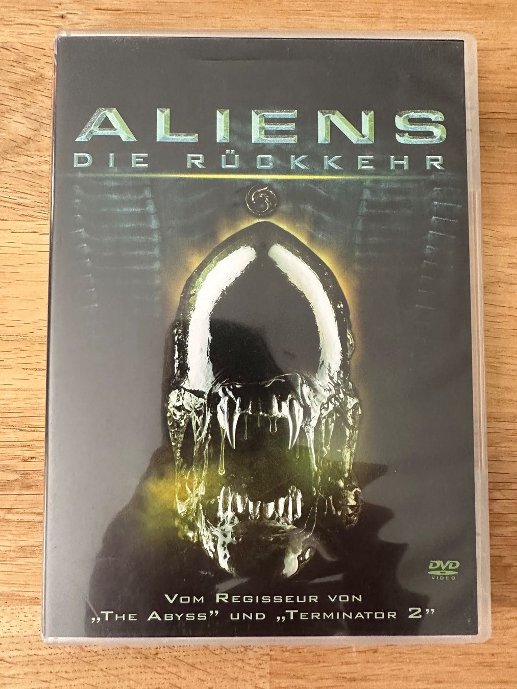 Sonstiges zu Filme & Serien: DVD Alien 2 Die Rückkehr – Gebraucht aus Kestenholz von