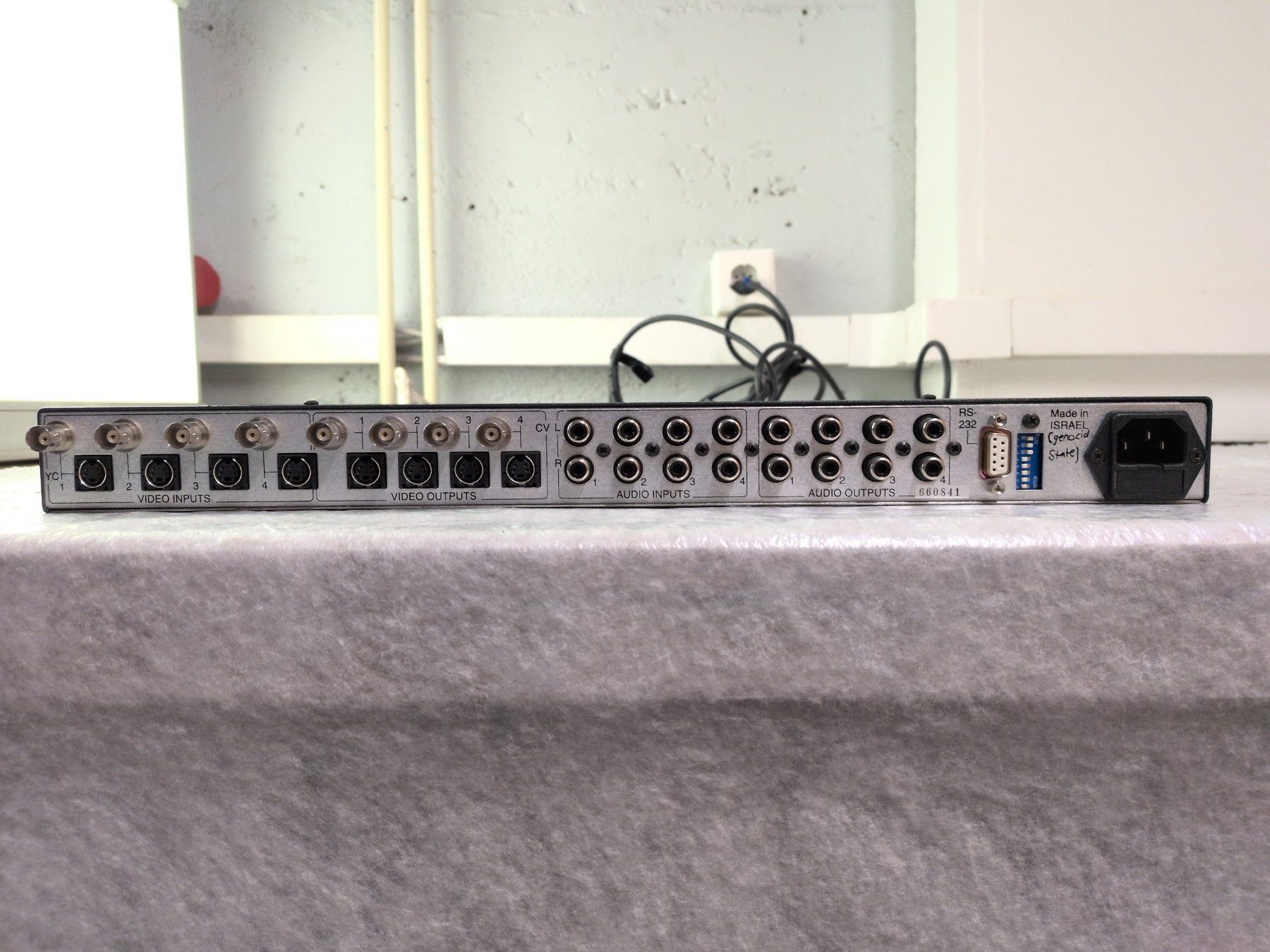 Kramer Convertitori: Kramer Interval Switcher VS-4x4YC Video Switcher BNC YC – Usato da Basel venduto da Fcol 2
