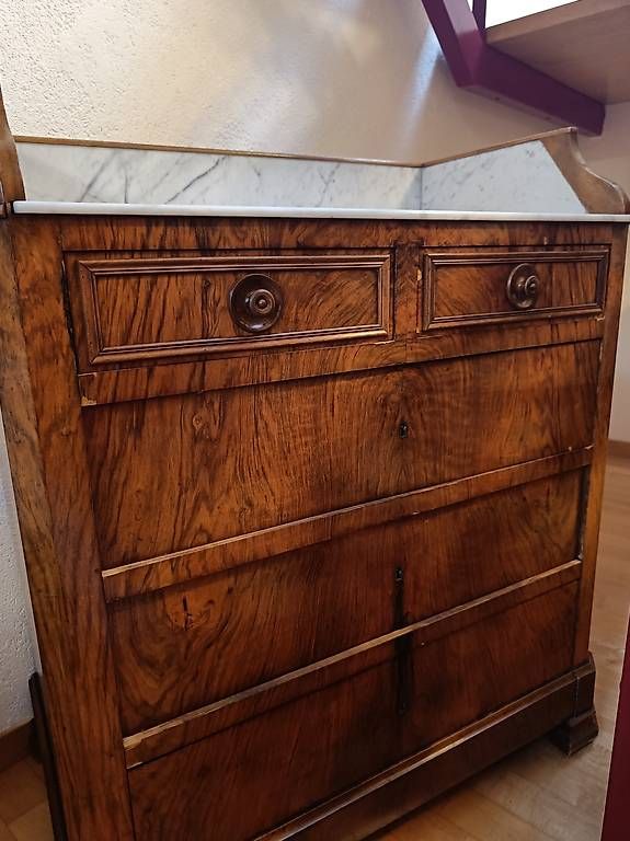 Kommoden: Commode en bois massif avec plateau en marbre  – Gebraucht aus La Chaux-de-Fonds von agaric 3
