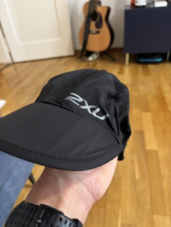 2XU Running Cap black lightweight sports headwear new