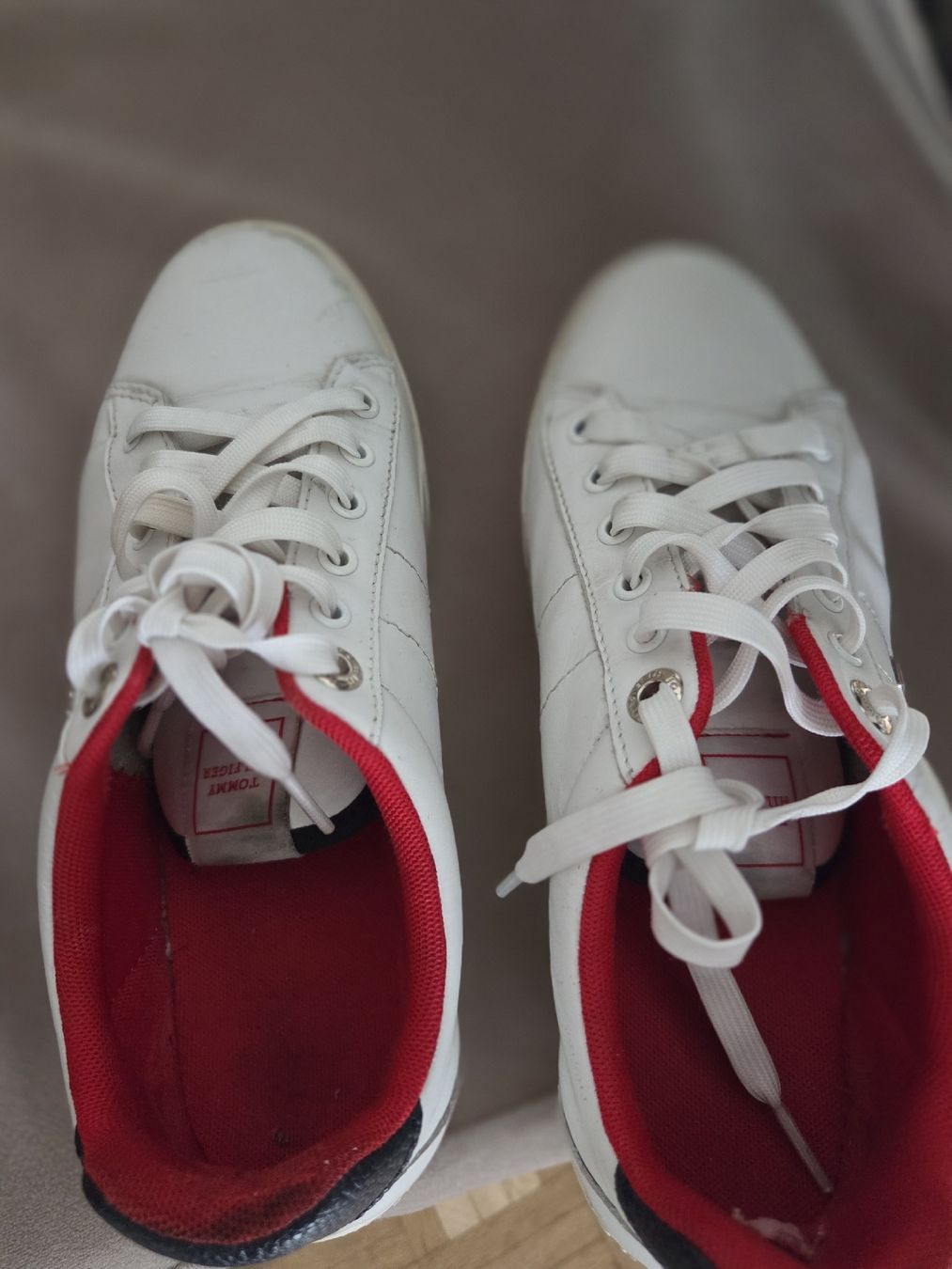 Scarpe da donna: Turnschuhe Tommy Hilfiger – Usato da Gossau SG venduto da sar_7vt5 1