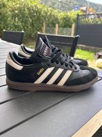 Baskets Adidas Samba noires et blanches taille 37 1/3