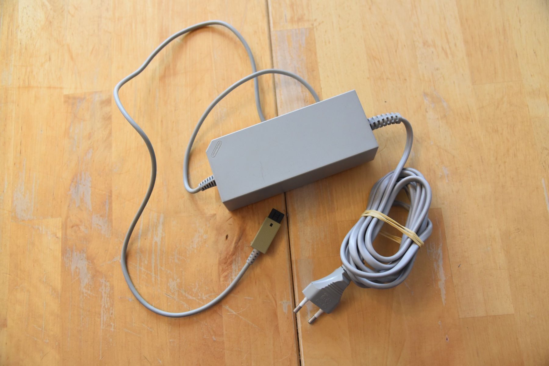 Nintendo Console: Original Wii Netzteil (220V) – Usato da Frenkendorf venduto da gelbeZinnie