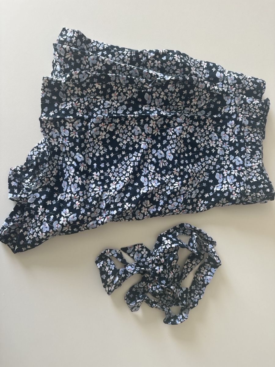 H&M Pantalons: Shorts mit Blumenmuster, 42 – D'occasion à Wangen SZ par futura14 3