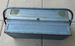 Alter Werkzeugkoffer aus Metall