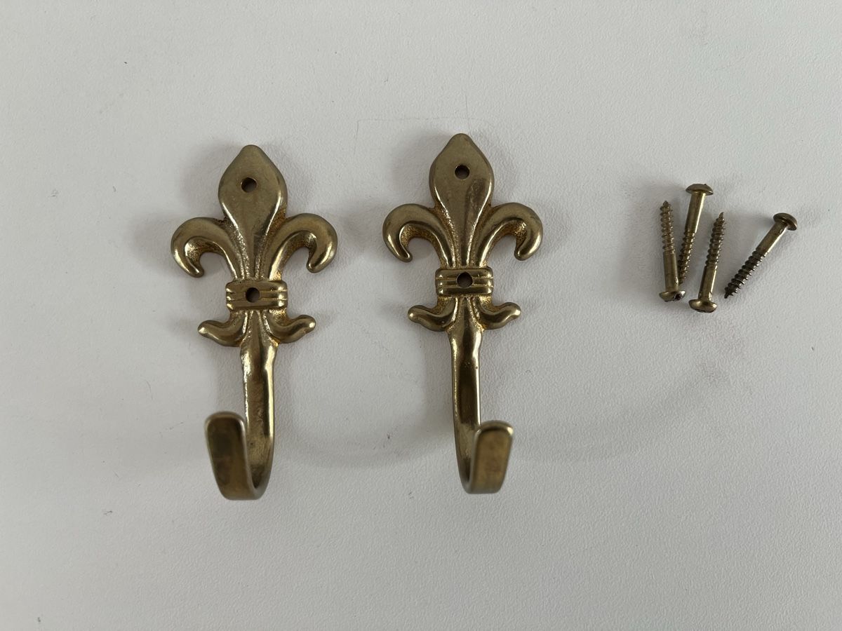 Eisenwaren: 2 Stk. Haken / Fleur de Lis / Messing  – Gebraucht aus Wetzikon ZH von seli03