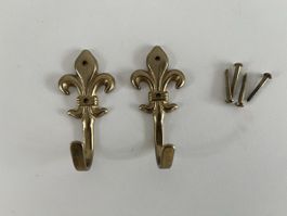 2 Stk. Haken / Fleur de Lis / Messing 