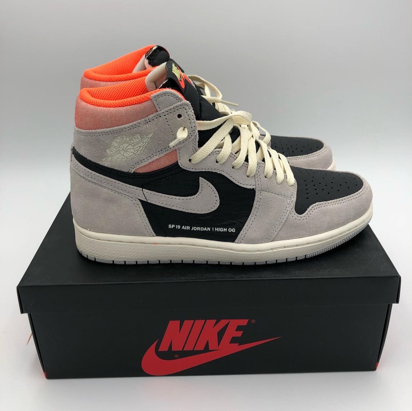 Jordan Scarpe da uomo: Jordan 1 Neutral Grey Hyper Crisom – Nuovo (secondo la descrizione) da Widnau venduto da Streetclothing 2